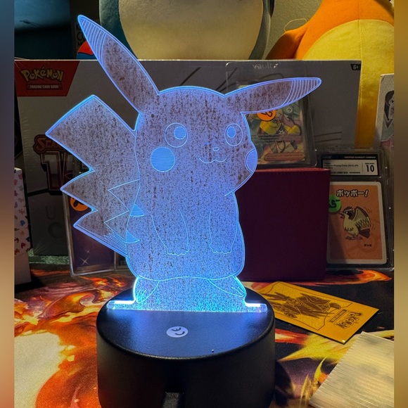 PIKACHU COLOR CHANGING LAMP WITH REMOTE-GREAT FOR THE COLLECTOR & A CHILD’S ROOM - Picture 5 of 6